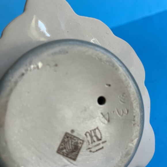 Vintage Nao by Ladro Peasant Girl Wearing A Shawl Holding A Bundle from Spain - Picture 8 of 9